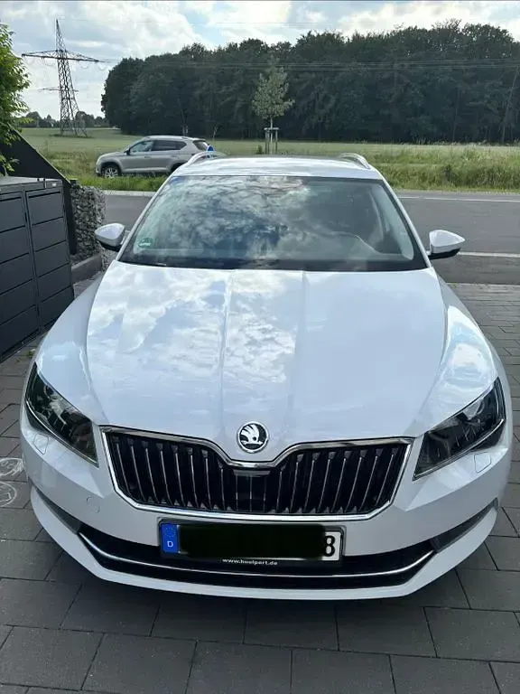 Gebraucht Skoda Superb Style 150 PS (110 kW) 2017 Weiß Kombi