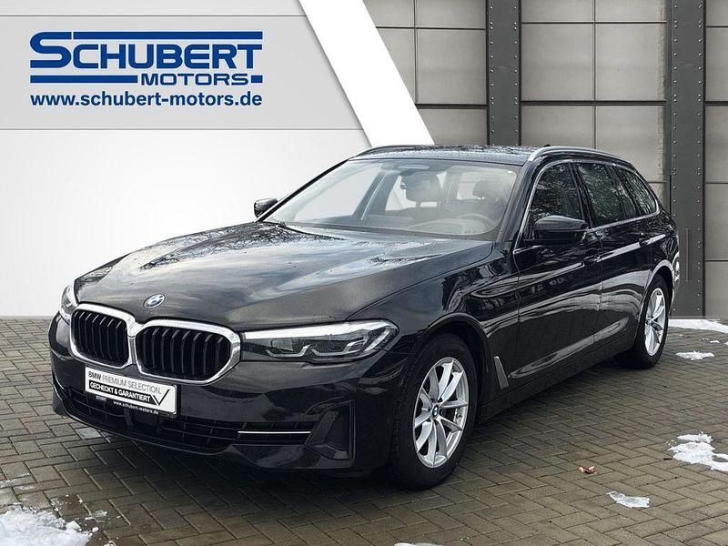 Gebraucht BMW 520 184 PS (135 kW) 2022 Schwarz ii/bonnet fluid black Kombi