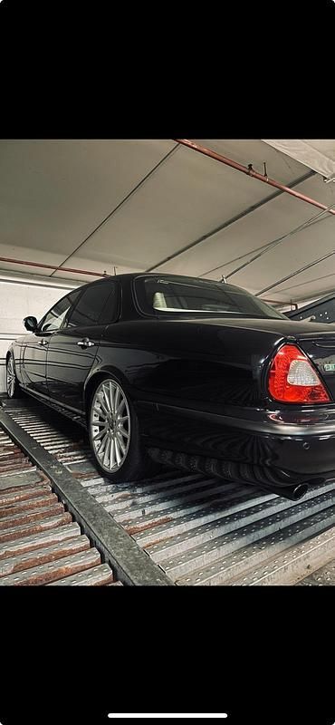 Schwarz Gebraucht 2003 Jaguar XJR Limousine | 19.600 € (Teuer) - Bild 1/4