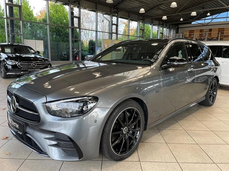 Grau Gebraucht 2024 Mercedes E220 AMG Limousine | 45.900 € (Fairer Preis) - Bild 1/3