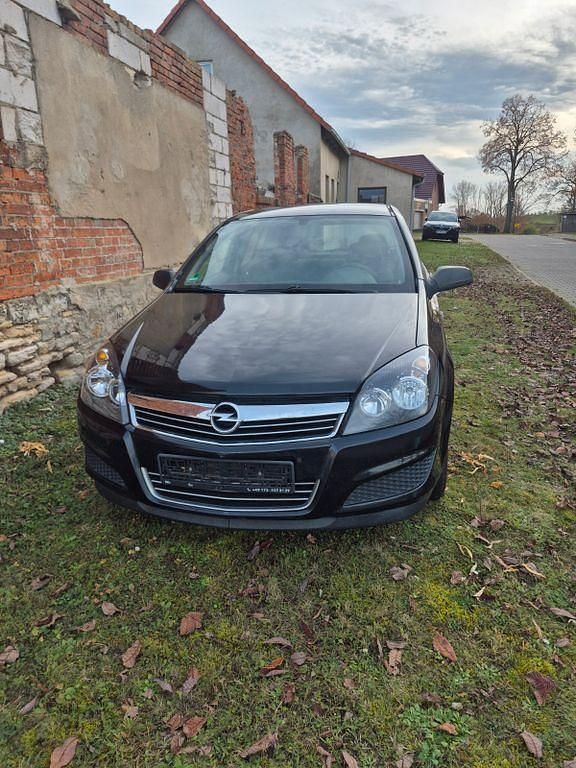 Gebraucht Opel Astra Selection 90 PS (66 kW) 2009 Schwarz Limousine