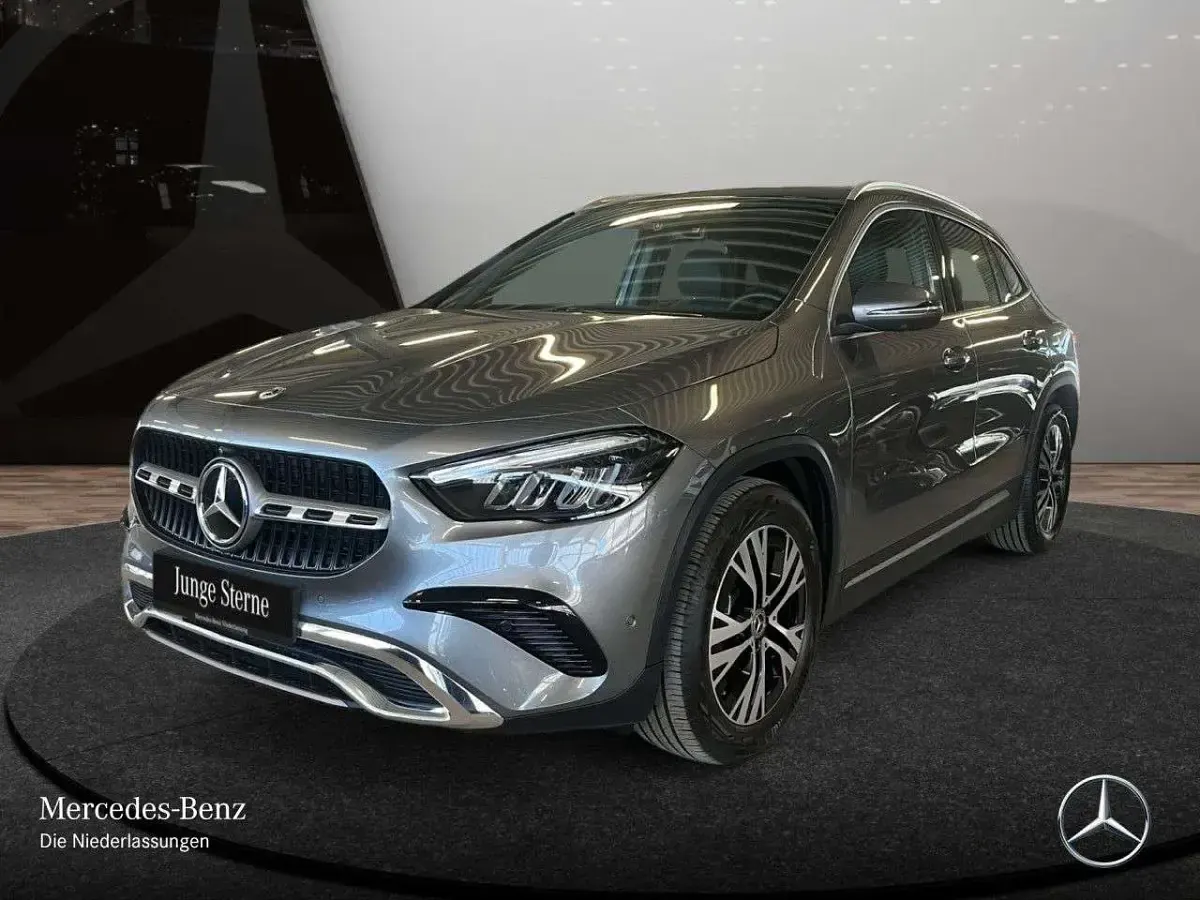 Gebraucht Mercedes GLA250 Progressive 224 PS (164 kW) 2025 Grau SUV