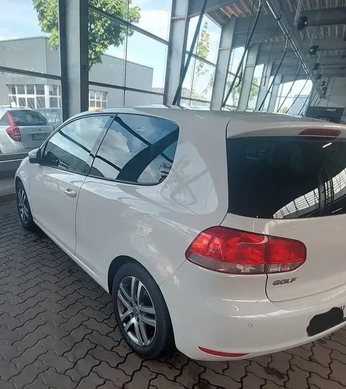 Gebraucht VW Golf VI Team 102 PS (75 kW) 2009 Weiß Limousine
