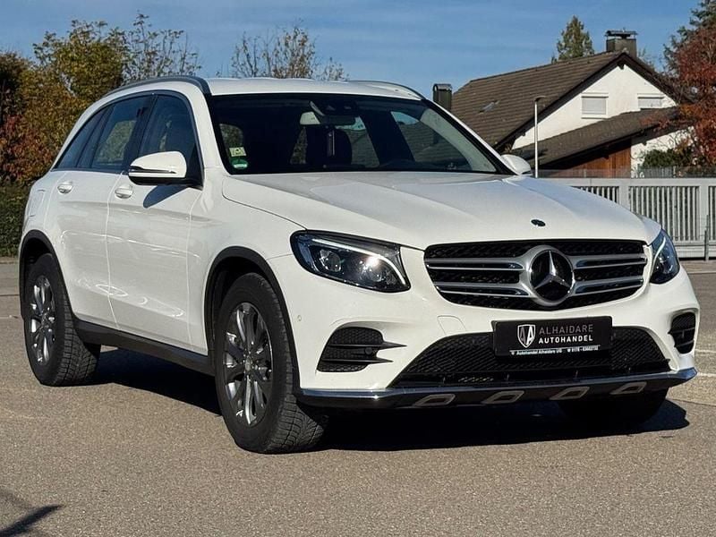Weiß Gebraucht 2018 Mercedes GLC220 AMG line SUV | 24.900 € (Fairer Preis) - Bild 1/4