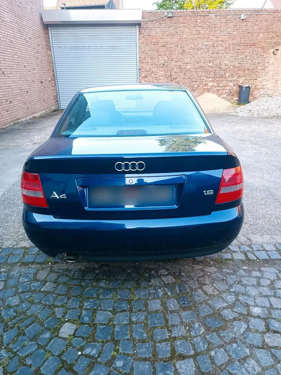Gebraucht Audi A4 106 PS (77 kW) 2000 Blau Limousine