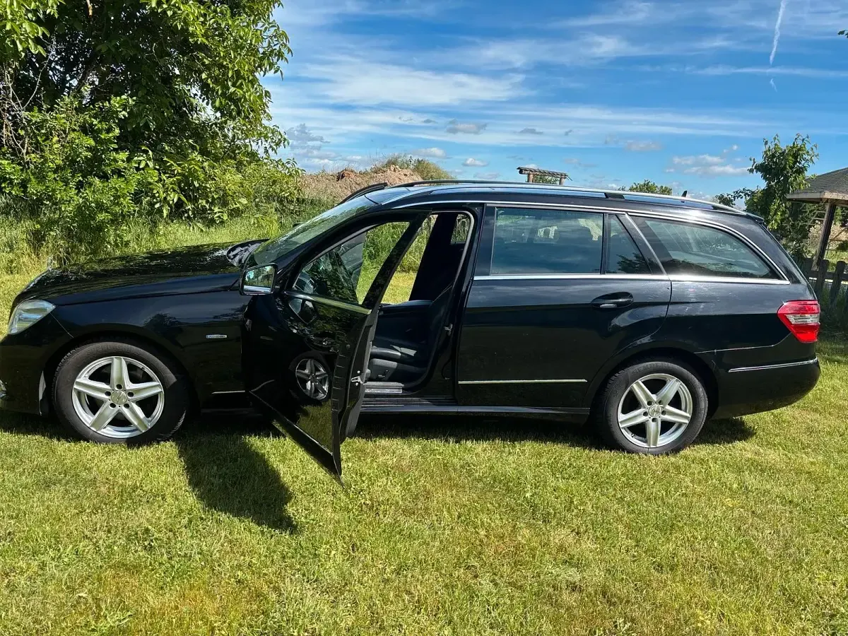 Gebraucht Mercedes E250 204 PS (150 kW) 2010 Schwarz Kombi