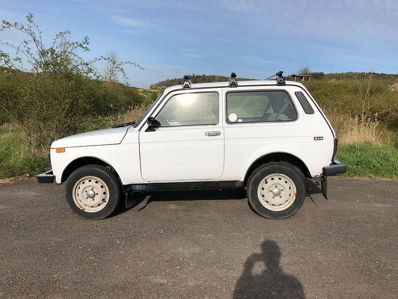 Second-hand Lada niva 82 CP (60 kW) 2010 Alb SUV