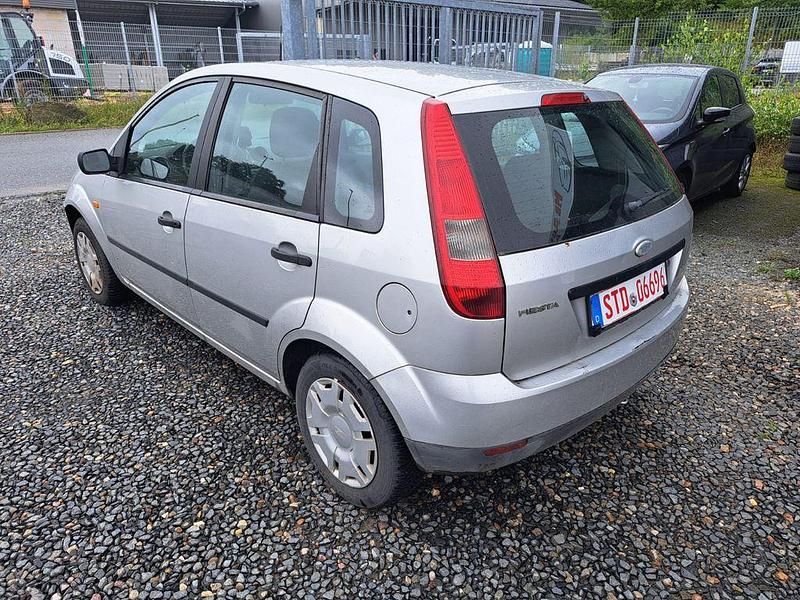 Gebraucht Ford Fiesta 75 PS (55 kW) 2005 Silber Kleinwagen