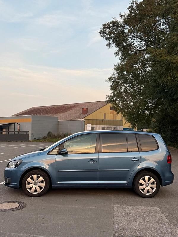 Gebraucht VW Touran 140 PS (102 kW) 2013 Blau Van / Kleinbus