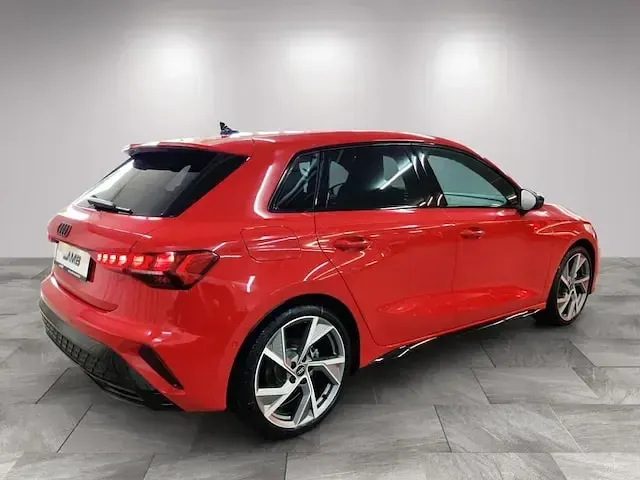 Używany Audi A3 S-Line 150 KM (110 kW) 2025 Czerwony Sedan/Limuzyna