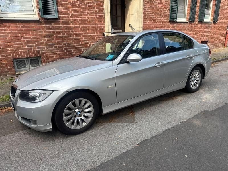 Silber Gebraucht 2009 BMW 320 Limousine | 5.500 € (Guter Preis) - Bild 1/4