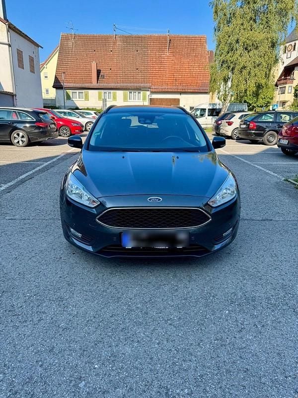 Grau Gebraucht 2016 Ford Focus Kombi | 6.600 € (Fairer Preis) - Bild 1/4