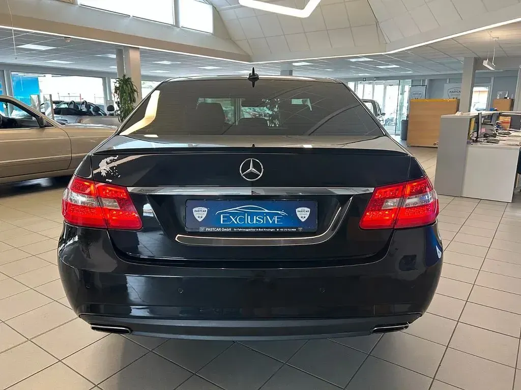Gebraucht Mercedes E200 184 PS (135 kW) 2012 Schwarz Limousine