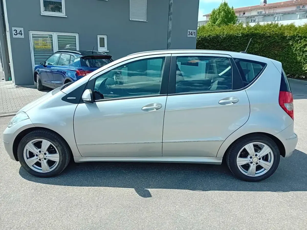Gebraucht Mercedes A150 Avantgarde 95 PS (69 kW) 2009 Polarsilber  metalliclack Kleinwagen