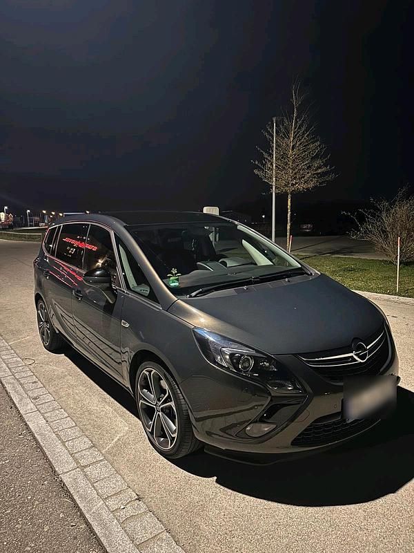 Grau Gebraucht 2013 Opel Zafira Tourer Van / Kleinbus | 7.800 € (Fairer Preis) - Bild 1/4