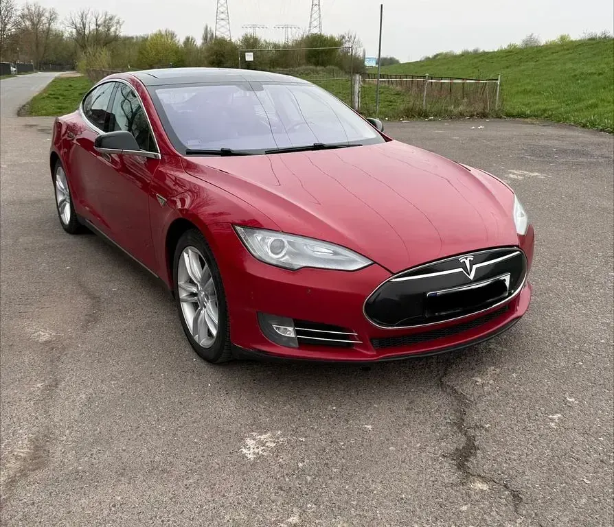 Usata Tesla Model S 309 kW (421 CV) 2013 Rosso Utilitaria