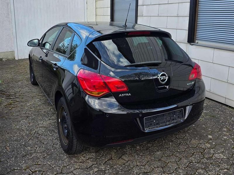 Gebraucht Opel Astra 87 PS (63 kW) 2011 Schwarz Limousine