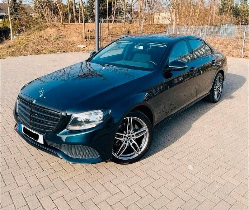 Gebraucht Mercedes E220 AMG 194 PS (142 kW) 2016 Grün Limousine