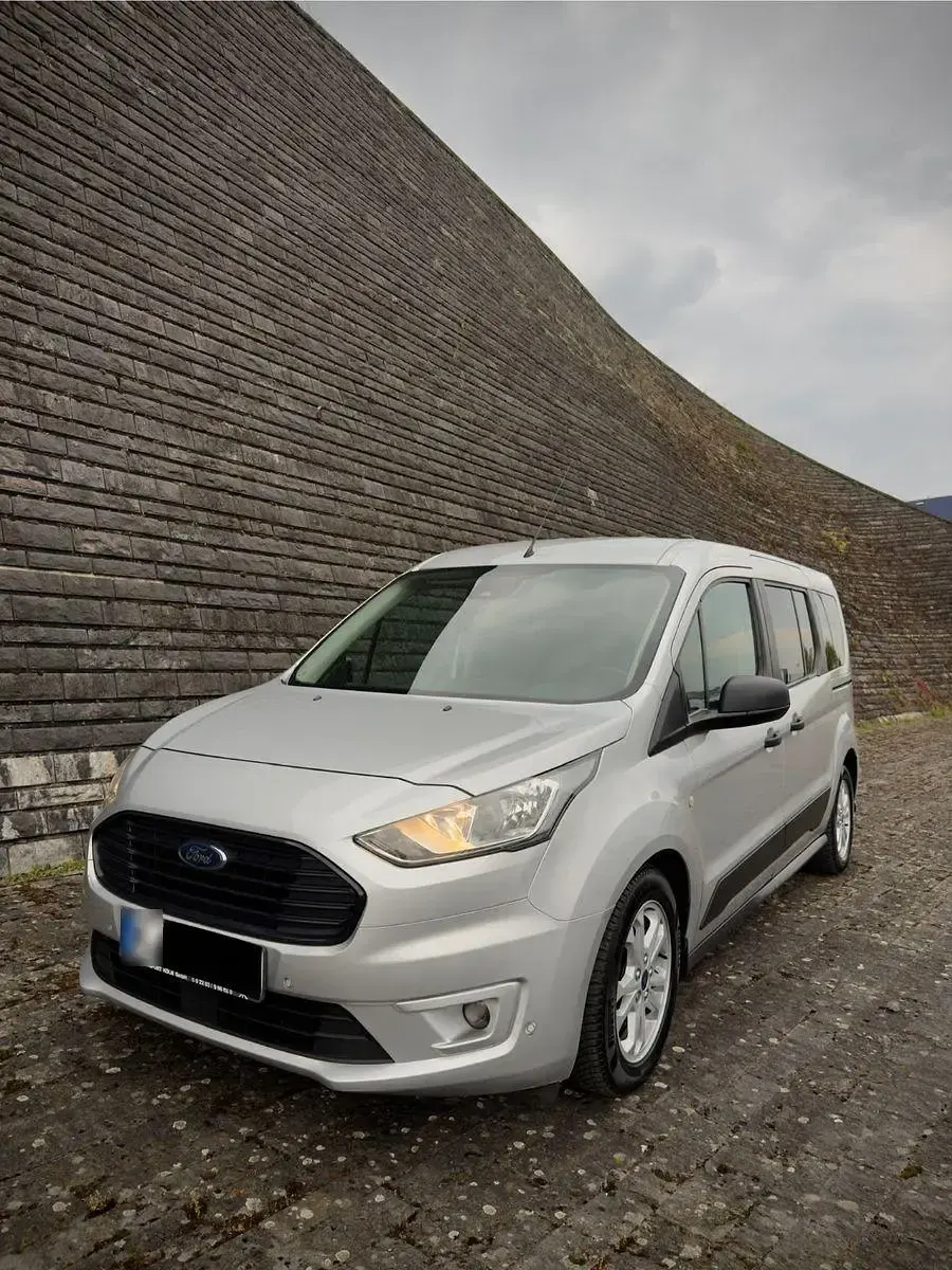 Gebraucht Ford Tourneo Trend 120 PS (88 kW) 2018 Silber Van / Kleinbus