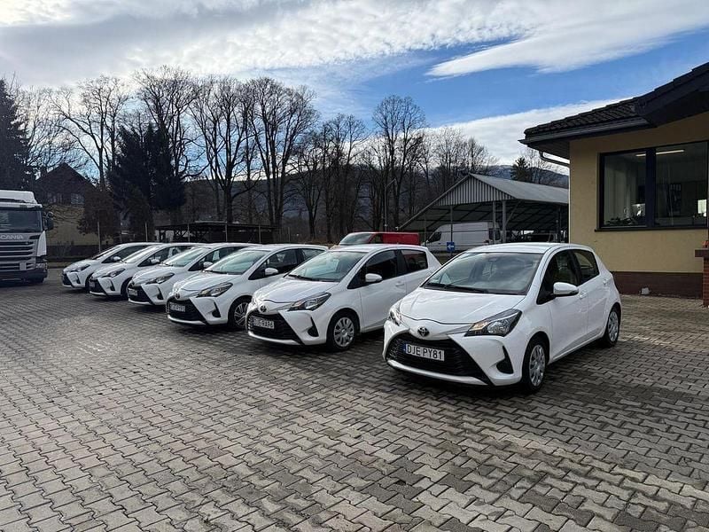 Gebraucht Toyota Yaris Active 72 PS (52 kW) 2020 Weiß Limousine