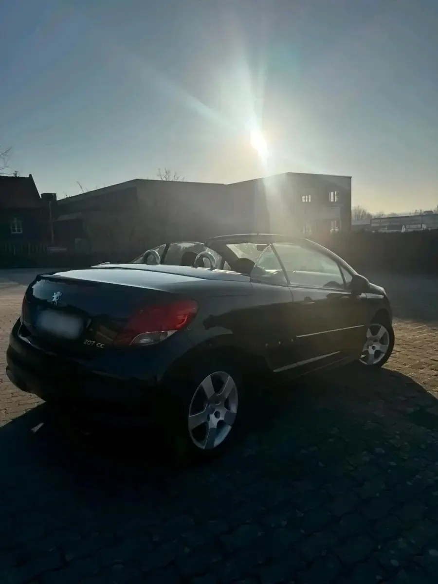 Gebraucht Peugeot 207 CC 120 PS (88 kW) 2011 Schwarz Cabrio