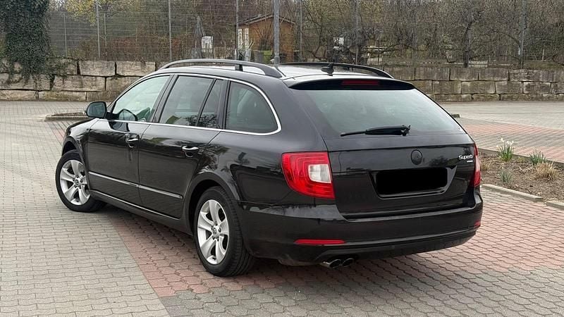 Second-hand Skoda Superb 140 CP (102 kW) 2012 Negru Break