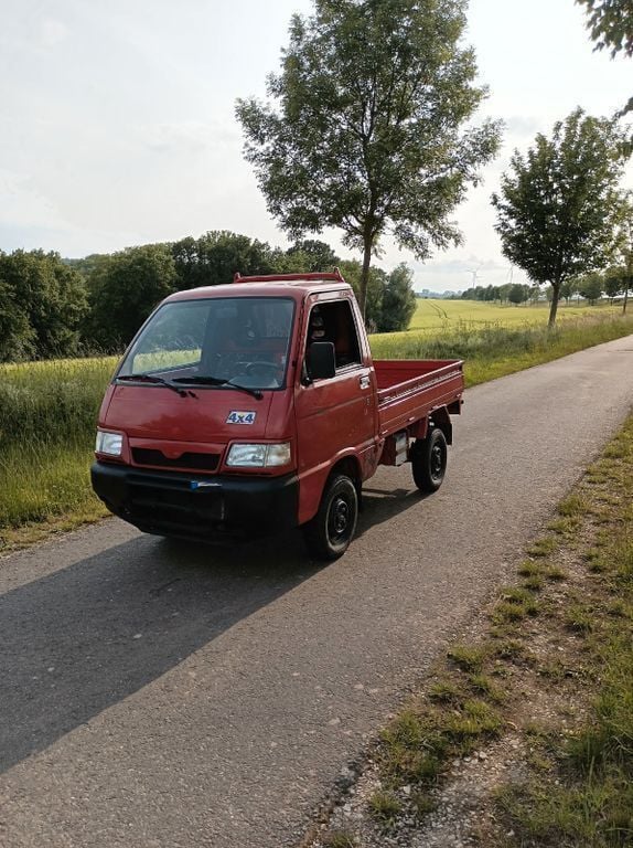 Rot Gebraucht 2001 Piaggio Porter SUV | 6.590 € (Fairer Preis) - Bild 1/4