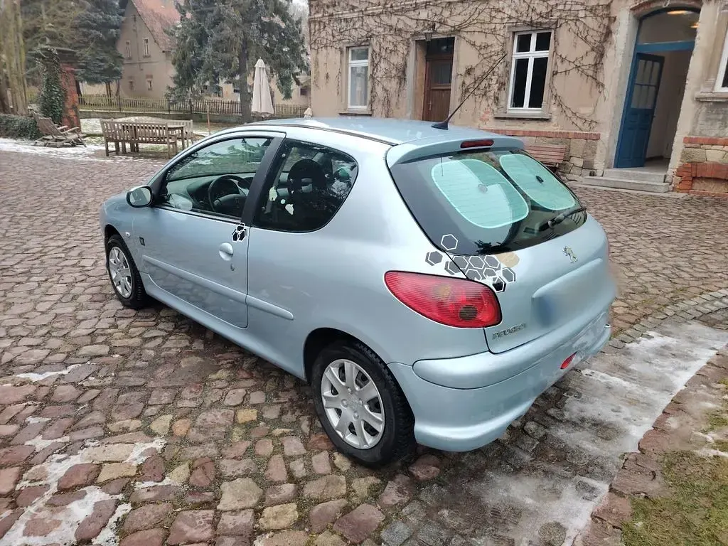 Gebraucht Peugeot 206 75 PS (55 kW) 2008 Silber Limousine