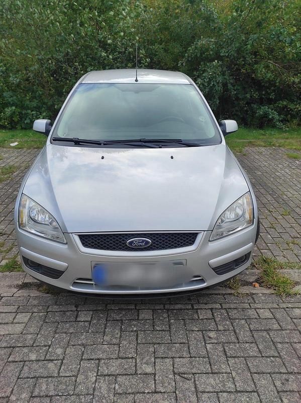 Grau Gebraucht 2007 Ford Focus Ambiente Kombi | 3.700 € (Fairer Preis) - Bild 1/4