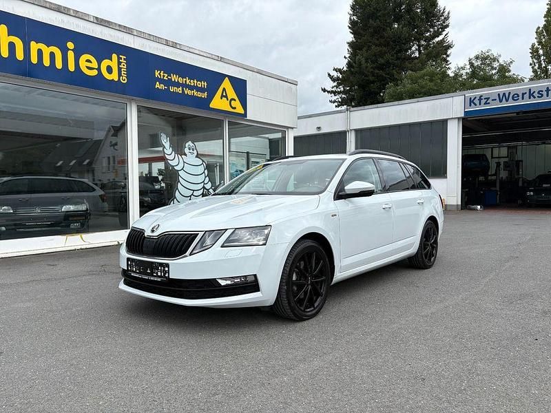 Bila moon/moon white Gebraucht 2019 Skoda Octavia Soleil Kombi | 18.990 € (Etwas zu teuer) - Bild 1/4