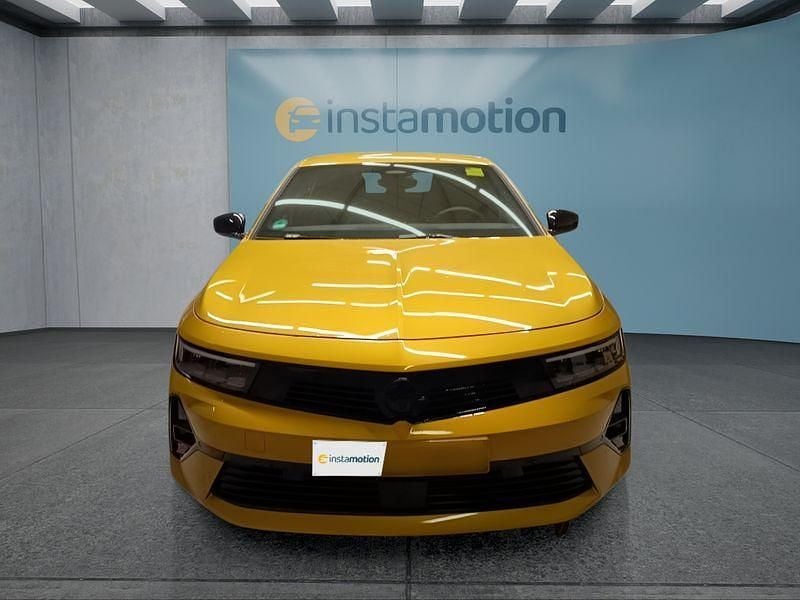 Usado Opel Astra 131 HP (96 kW) 2024 Amarelo Sedan
