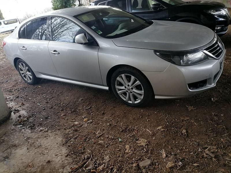 Gebraucht Renault Latitude 150 PS (110 kW) 2011 Silber Limousine