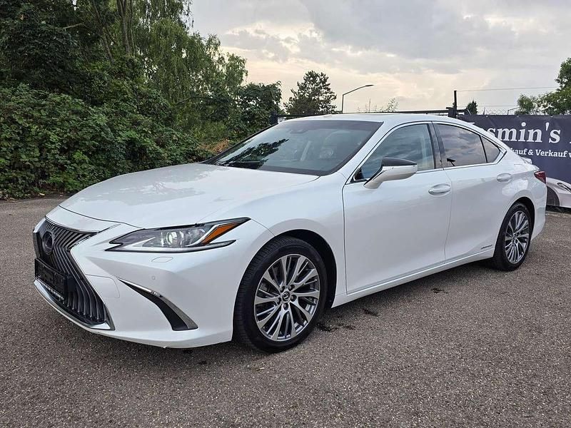 Weiß Gebraucht 2019 Lexus ES300 Executive Line Limousine | 22.990 € - Bild 1/4