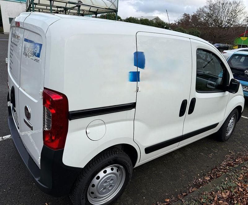 Gebraucht Fiat Fiorino 95 PS (69 kW) 2022 Weiß Van / Kleinbus