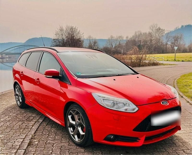 Gebraucht Ford Focus ST 250 PS (183 kW) 2012 Rot Kombi