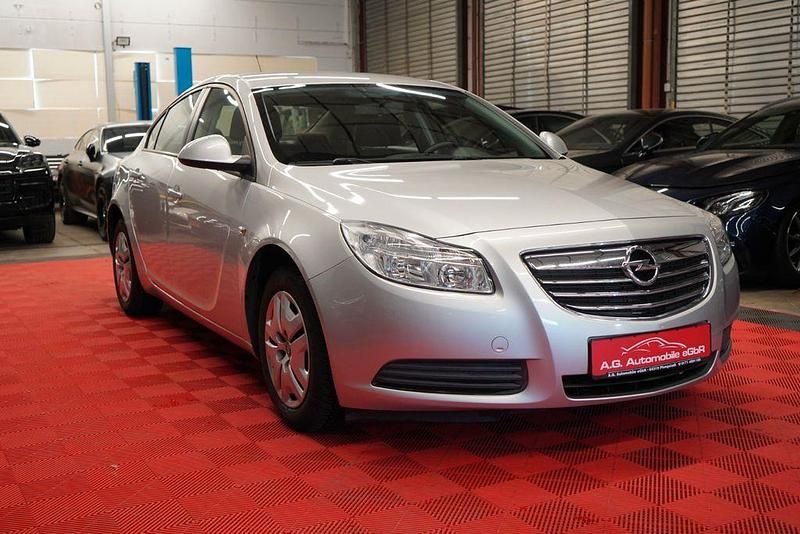 Gebraucht Opel Insignia Selection 116 PS (85 kW) 2009 Argonsilber/sovereign/switchbl Limousine