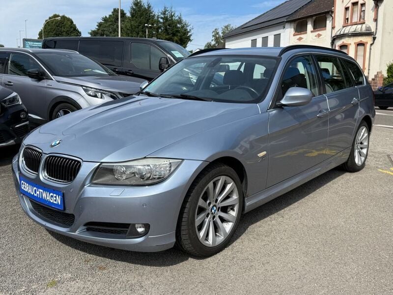 Blau Gebraucht 2010 BMW 330 Sport Line Limousine | 7.350 € (Superpreis) - Bild 1/4