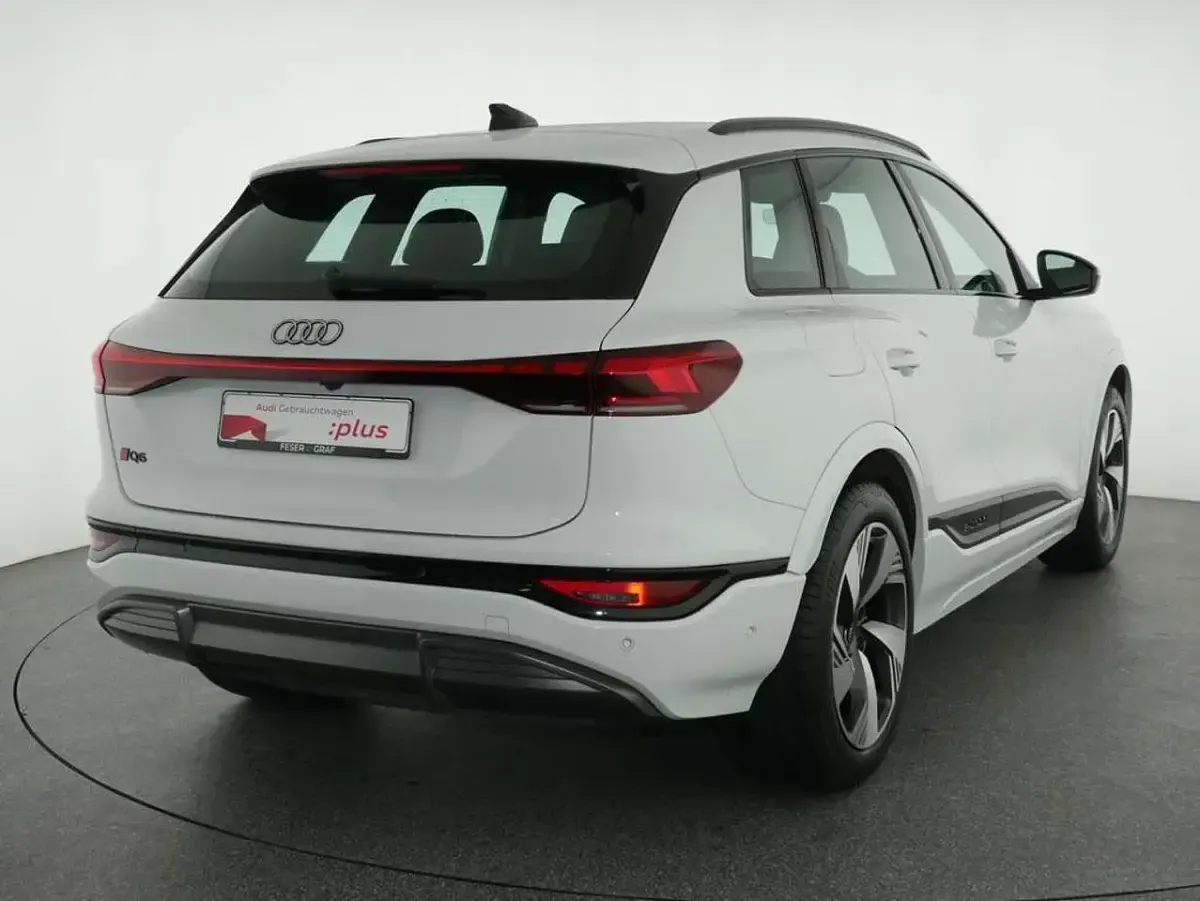 Second-hand Audi Q6 e-tron S-Line 284 kW (387 CP) 2024 Alb SUV