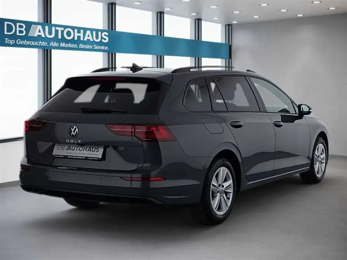 Gebraucht VW Golf VIII Life 150 PS (110 kW) 2024 Grau Kombi