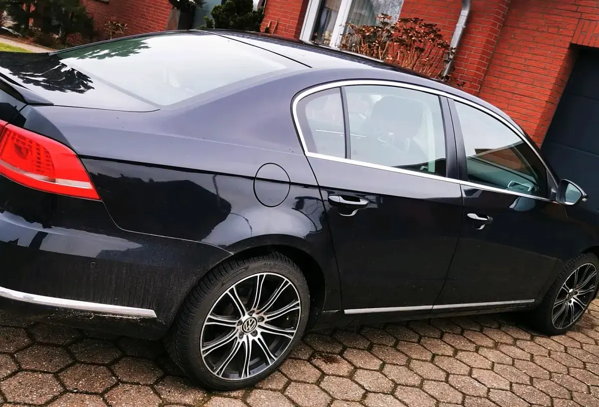 Gebraucht VW Passat 140 PS (102 kW) 2012 Schwarz Limousine
