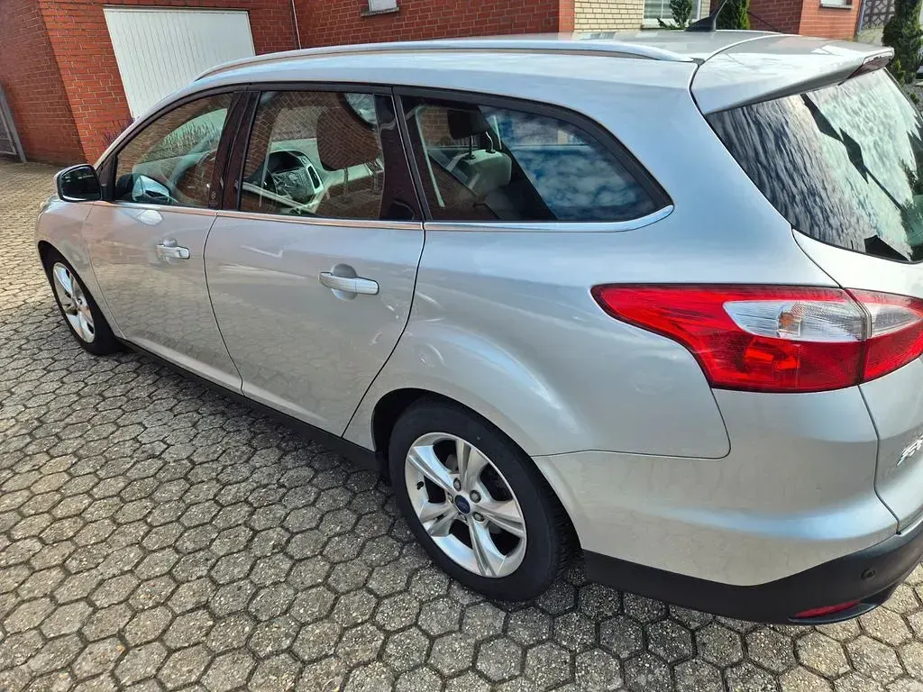 Gebraucht Ford Focus 125 PS (91 kW) 2012 Silber Limousine