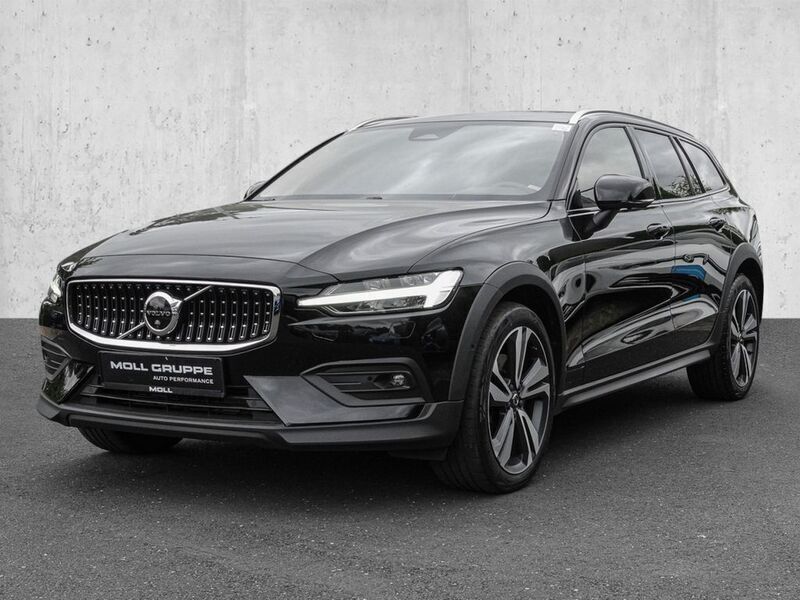 Gebraucht Volvo V60 CC Ultimate 197 PS (144 kW) 2023 Black solid ´stone´ / solid Kombi