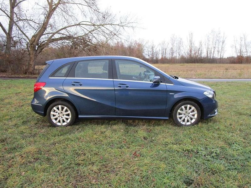 Gebraucht Mercedes B200 156 PS (114 kW) 2011 Blau Van / Kleinbus