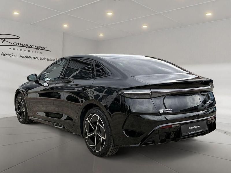 Neu BYD Seal Design 230 kW (313 PS) 2026 Space black Limousine