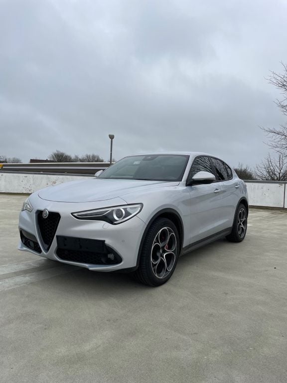 Silber Gebraucht 2022 Alfa Romeo Stelvio Veloce SUV | 33.890 € (Guter Preis) - Bild 1/4
