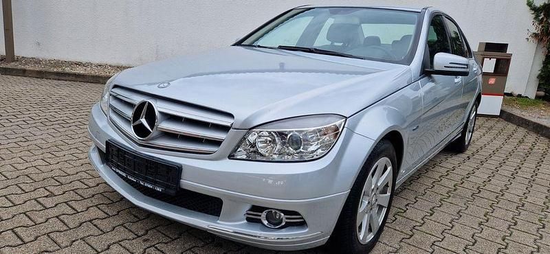 Silber Gebraucht 2010 Mercedes C180 Avantgarde Limousine | 10.900 € (Etwas zu teuer) - Bild 1/4
