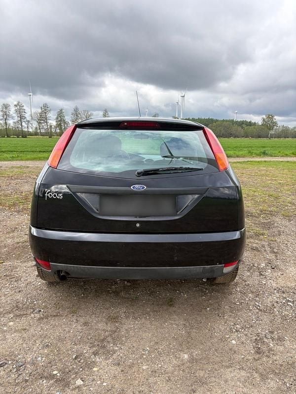 Usado Ford Focus 75 HP (55 kW) 2000 Preto Carrinha