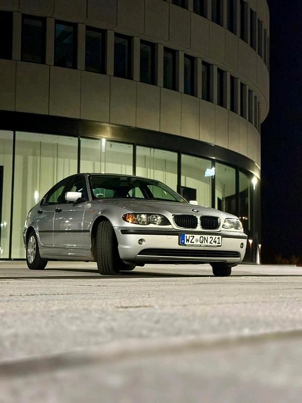 Silber Gebraucht 2002 BMW 316 Limousine | 3.000 € (Fairer Preis) - Bild 1/4