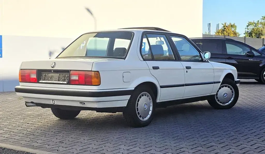 Gebraucht BMW 316 102 PS (75 kW) 1989 Weiß Limousine
