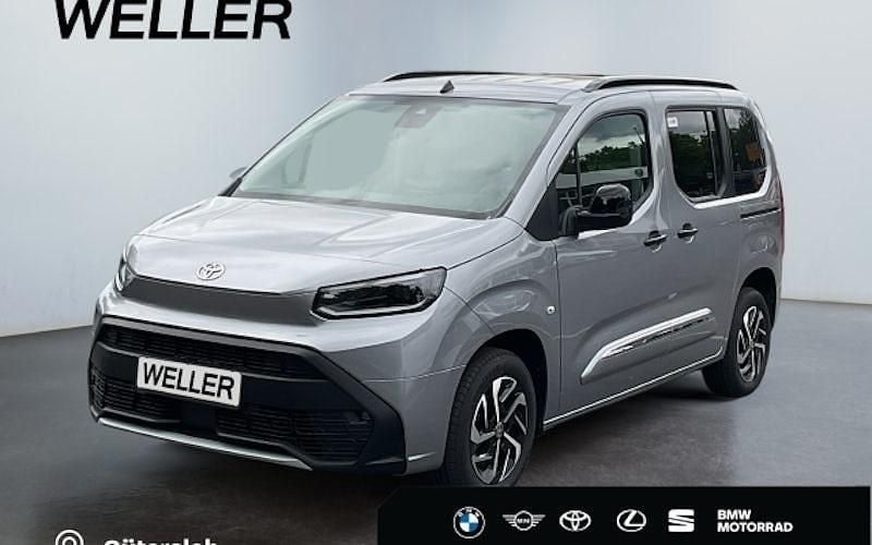 Silver metallic Neu 2025 Toyota Proace Verso City Kombi | 34.780 € (Superpreis) - Bild 1/3